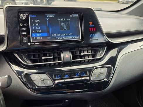 Used 2018 Toyota C-HR XLE FWD image 21