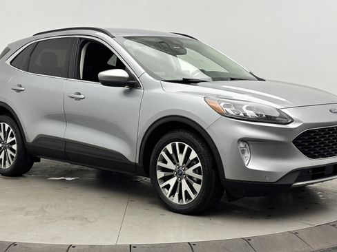 Used 2022 Ford Escape Titanium image 3