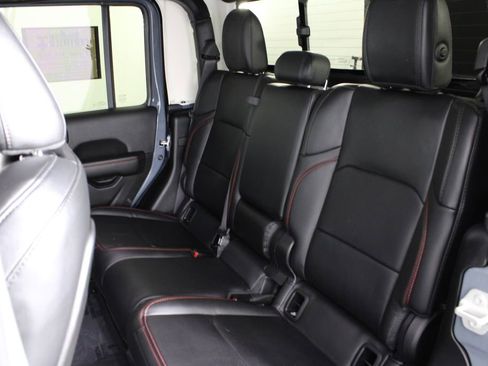 Used 2024 Jeep Gladiator Rubicon w/ Technology Group image 18