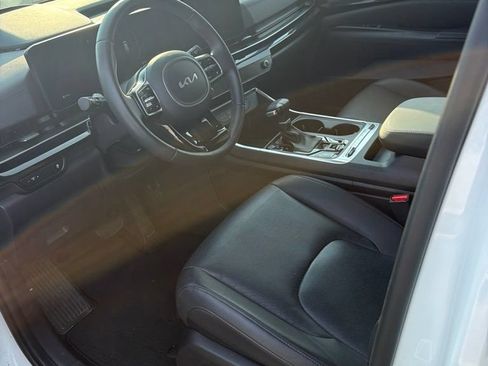 Used 2025 Kia Carnival SX Prestige FWD image 2