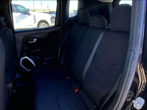 Used 2018 Jeep Renegade Latitude image 20