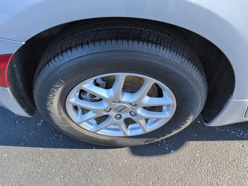 Used 2024 Chrysler Pacifica Touring-L image 9