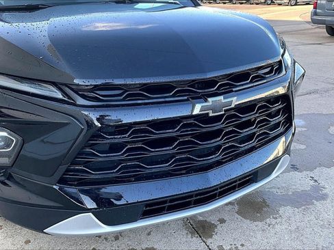 Used 2024 Chevrolet Blazer LT w/ Convenience Package FWD image 3