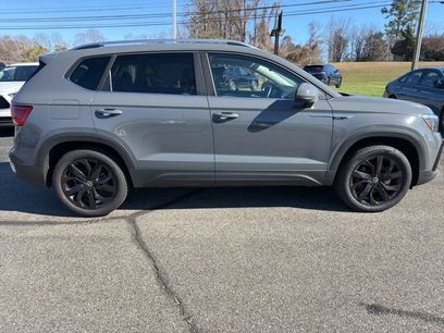 Used 2022 Volkswagen Taos SE w/ Panoramic Sunroof Package