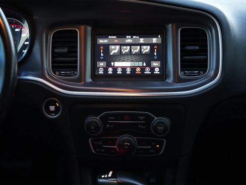Used 2019 Dodge Charger SXT image 13