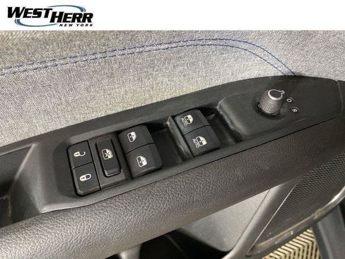 Used 2022 Jeep Compass Latitude w/ Convenience Group AWD/4WD image 40