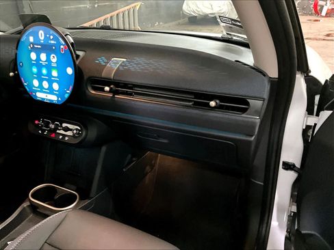 Certified 2025 MINI Cooper 2-Door Hardtop image 18