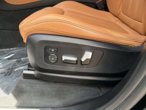 Used 2022 BMW X7 xDrive40i w/ Premium Package AWD/4WD image 19