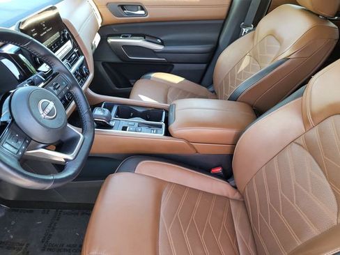 Certified 2024 Nissan Pathfinder Platinum w/ Cargo Package image 18