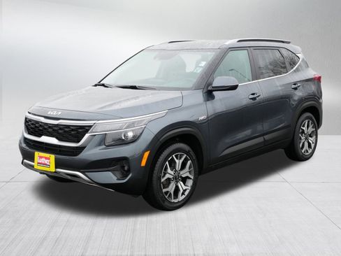 Used 2022 Kia Seltos EX image 3