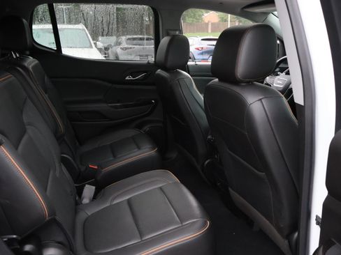 Used 2023 GMC Acadia AT4 w/ Technology Package AWD/4WD image 8