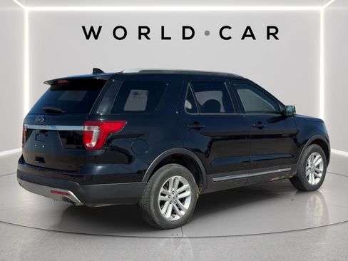 Used 2017 Ford Explorer XLT w/ Equipment Group 202A FWD image 3