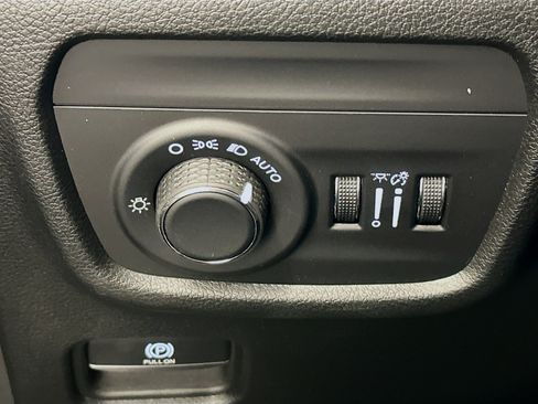 Used 2022 Jeep Grand Cherokee L Laredo AWD/4WD image 17