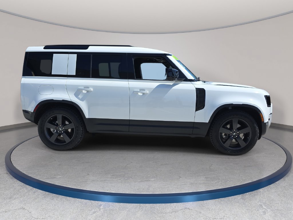 Used 2025 Land Rover Defender 110 S AWD/4WD image 4