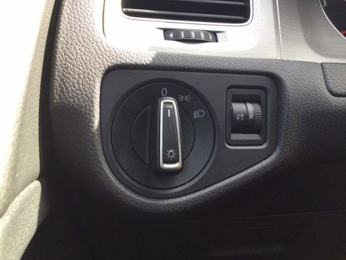 Used 2016 Volkswagen Golf S FWD image 34