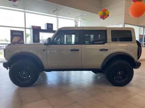 New 2026 Ford Bronco Badlands image 4