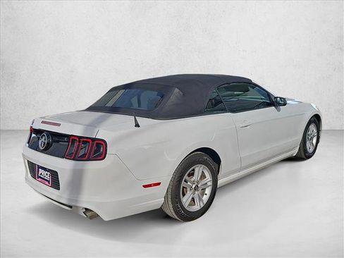 Used 2014 Ford Mustang Convertible image 5