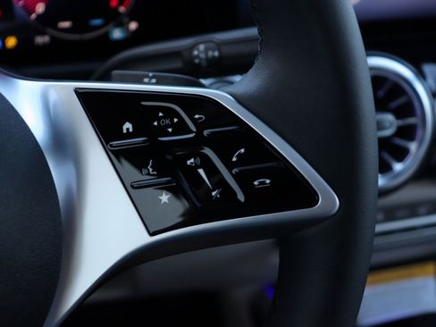 New 2025 Mercedes-Benz GLB 250 image 35