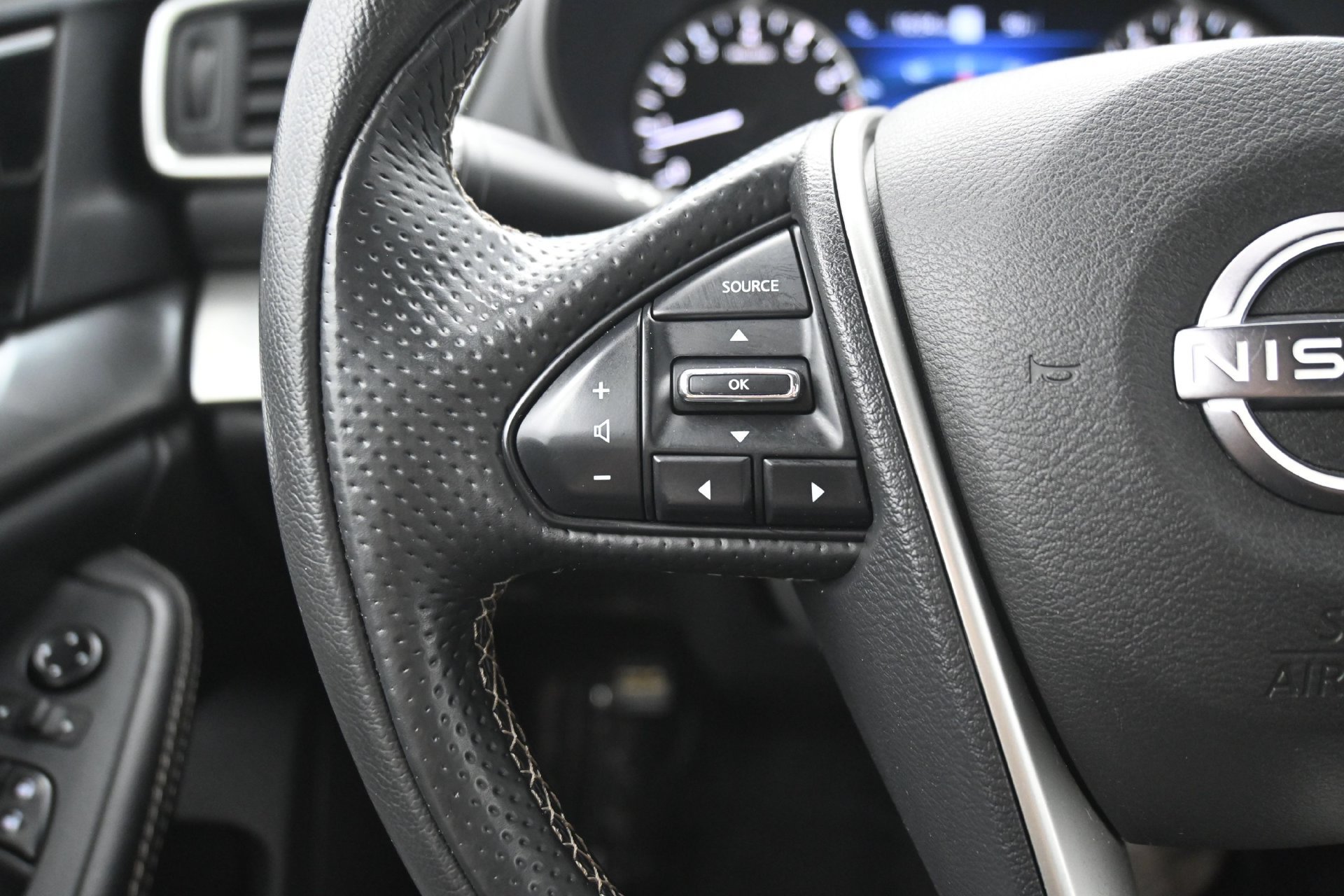 Used 2023 Nissan Maxima SV w/ Floor Mat Group FWD image 19