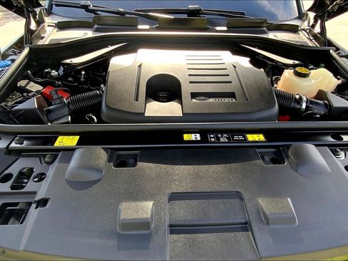 Used 2025 Land Rover Range Rover Sport image 27