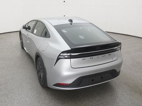Used 2026 Toyota Prius Plug-In Hybrid FWD image 9