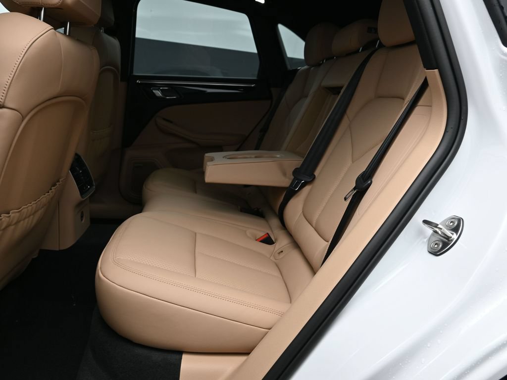 Certified 2026 Porsche Macan AWD/4WD image 17