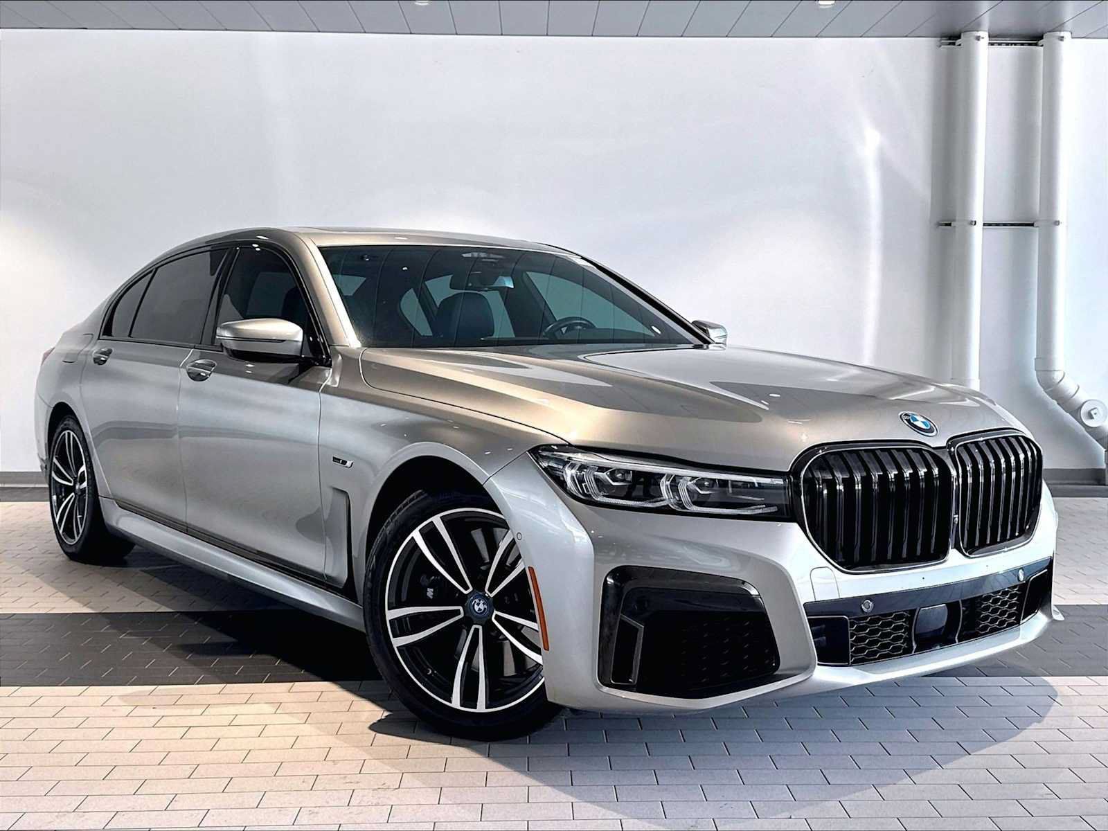 Used 2022 BMW 745e xDrive w/ M Sport Package AWD/4WD image 12