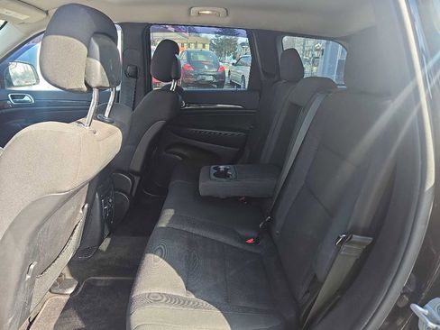 Used 2012 Jeep Grand Cherokee Laredo w/ Laredo E Group image 12