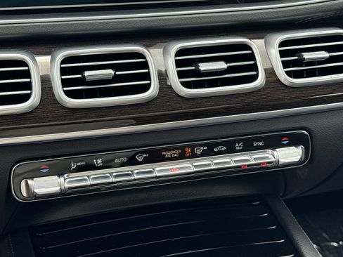Used 2025 Mercedes-Benz GLS 450 4MATIC image 24