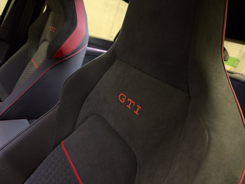 New 2026 Volkswagen GTI SE FWD image 12