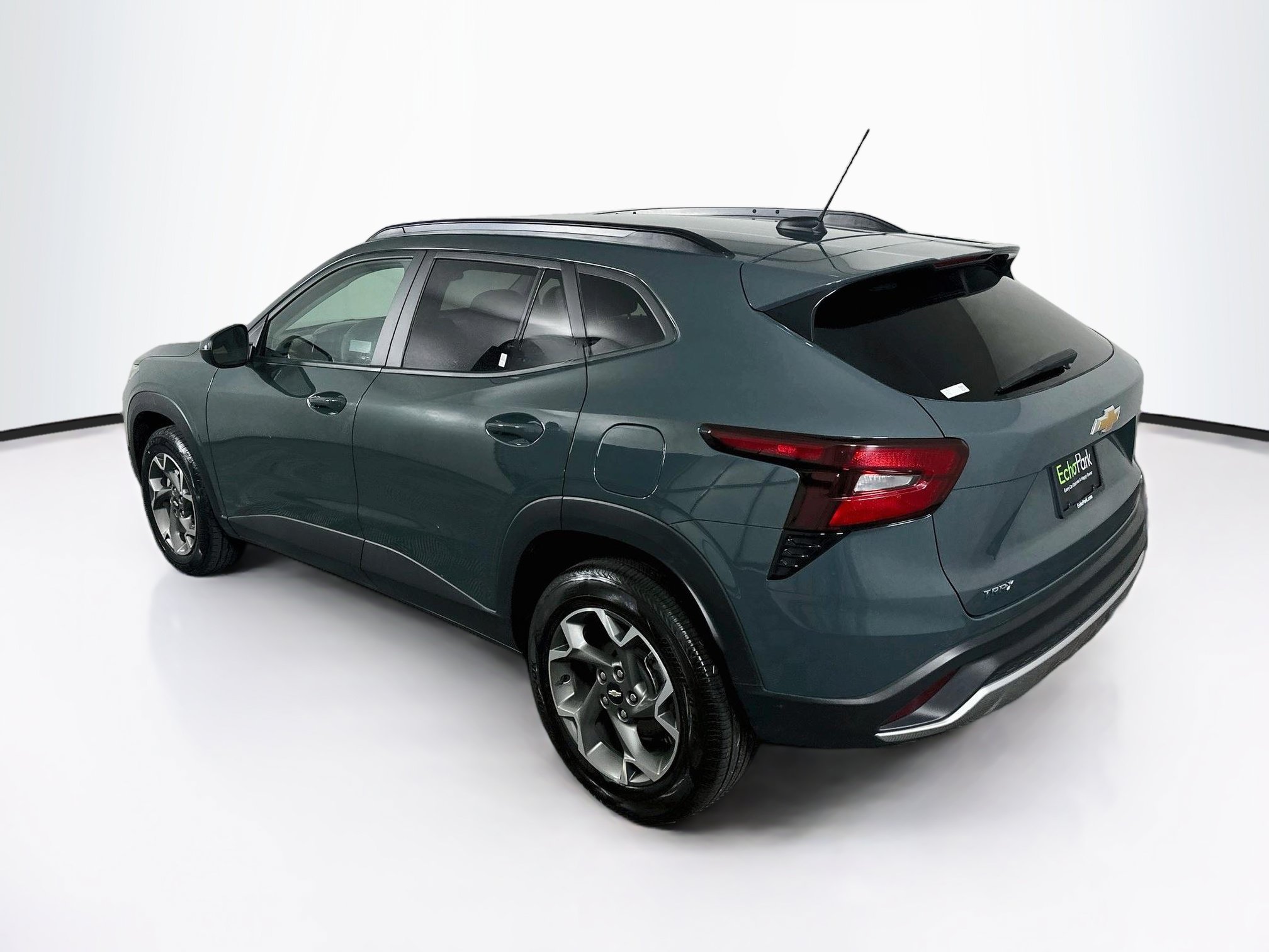 Used 2025 Chevrolet Trax LT FWD image 5