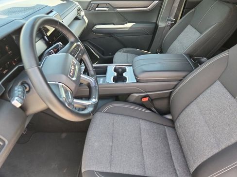 Used 2025 GMC Acadia Elevation image 9