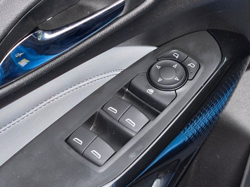 Certified 2025 Chevrolet Trax LT FWD image 20