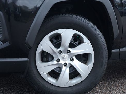 Used 2021 Toyota RAV4 LE image 19