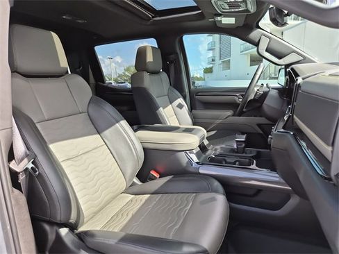 Used 2025 Chevrolet Silverado 1500 ZR2 w/ Technology Package image 18