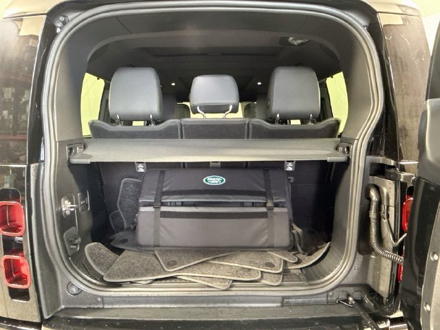 Certified 2025 Land Rover Defender 130 X-Dynamic SE AWD/4WD image 28