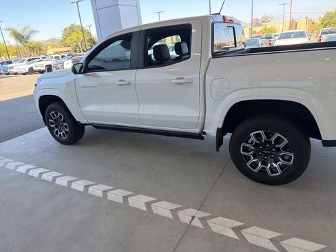 Used 2023 Chevrolet Colorado LT w/ LT Convenience Package III RWD image 9