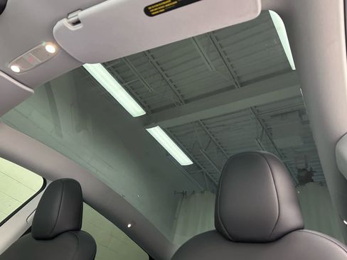 Used 2024 Tesla Model Y Long Range image 35