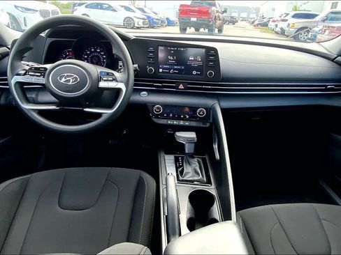 Used 2023 Hyundai Elantra SEL w/ Preferred Accessory Package image 15