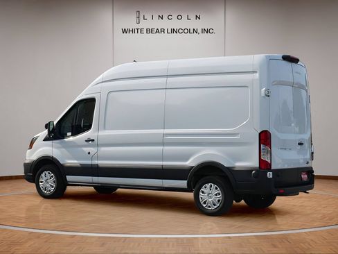 Used 2025 Ford Transit 250 148 High Roof RWD image 7