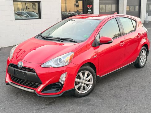 Used 2017 Toyota Prius C One image 2