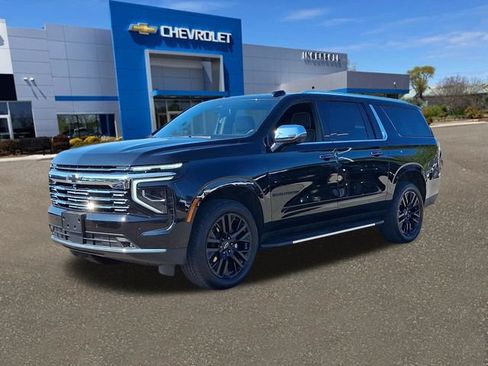 Used 2025 Chevrolet Suburban Premier AWD/4WD image 34