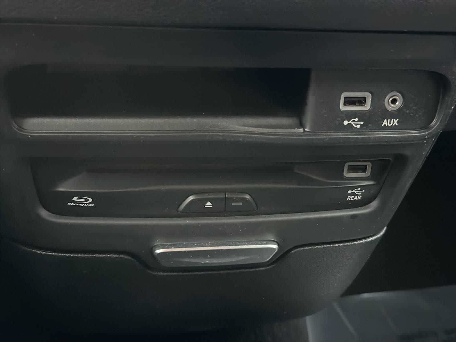 Used 2018 Chrysler Pacifica Touring-L Plus FWD image 25