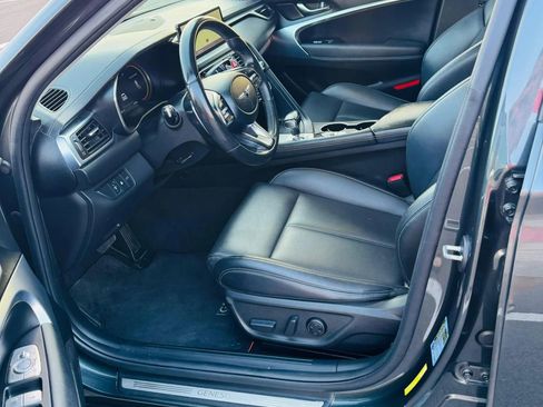 Used 2022 Genesis G70 2.0T image 9