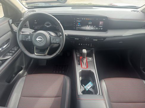 Used 2025 Nissan Kicks SR image 11