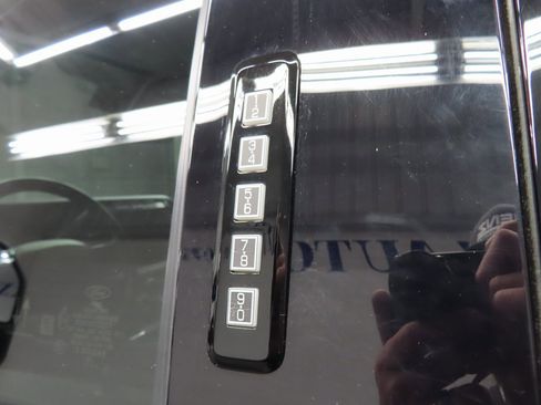 Used 2024 Ford F350 Lariat w/ Black Appearance Package image 60