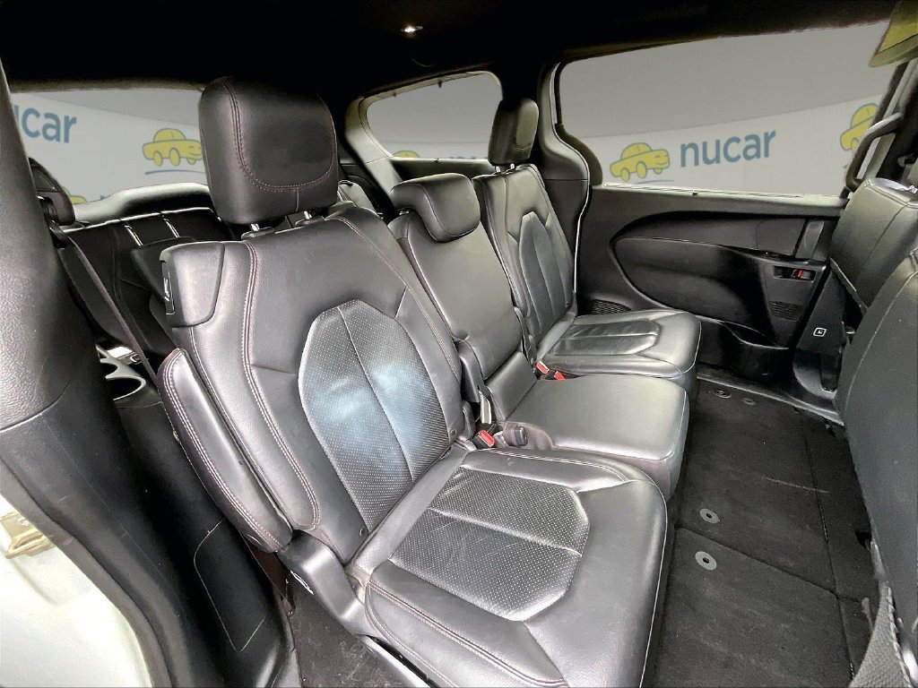 Used 2020 Chrysler Pacifica Touring-L FWD image 15