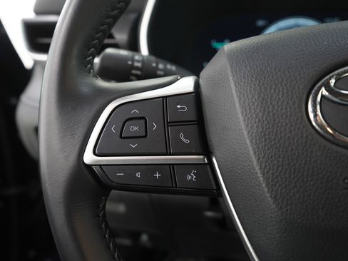 Used 2025 Toyota Highlander XSE AWD/4WD image 28