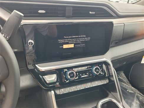 New 2025 GMC Sierra 2500 Denali w/ Denali Reserve Package image 24