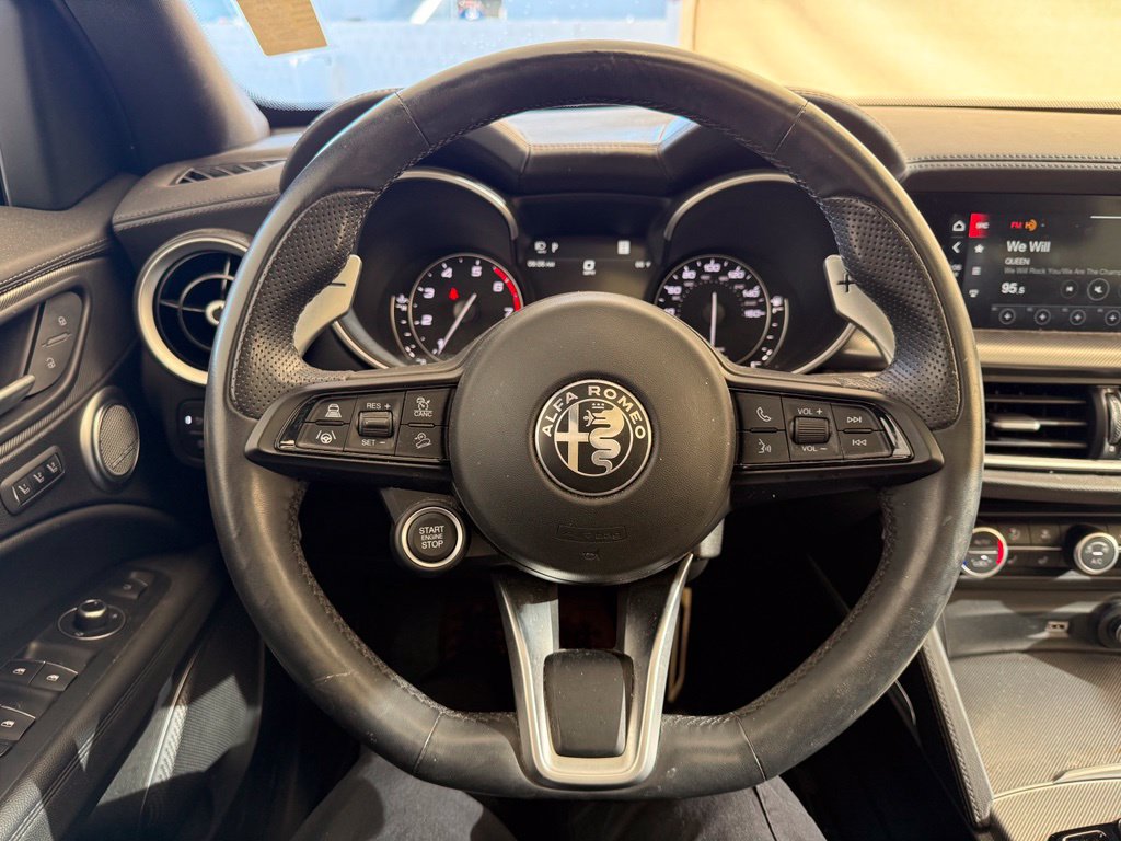 Used 2022 Alfa Romeo Stelvio Veloce AWD/4WD image 17
